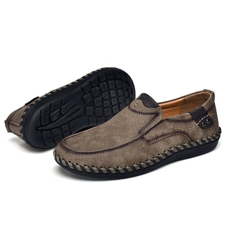 Luxury men's black leather round toe shoes, a must-have for the modern gentleman