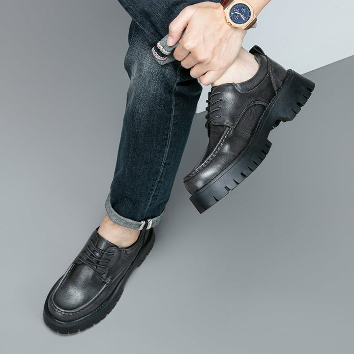 Close-up of the robust shoelaces on men's brown casual boots, ensuring a snug fit