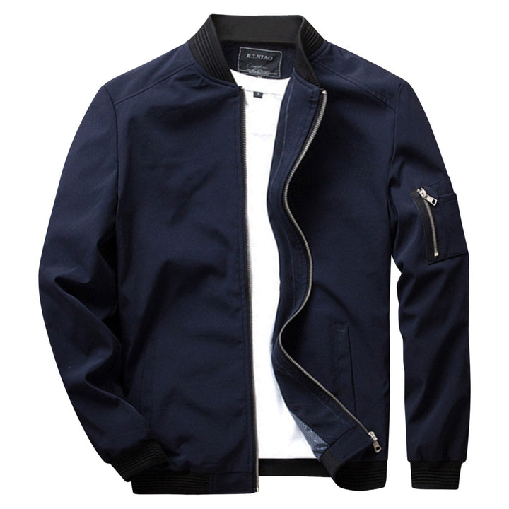 Men's fashion: versatile zipper jacket, ideal as a lightweight outerwear for various seasons.