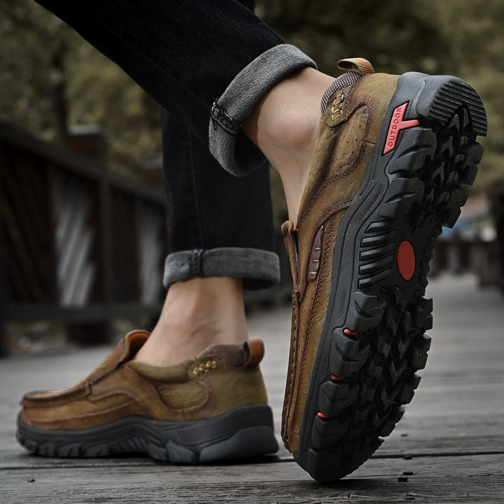 Men's brown orthopedic boots, comfortable, highlighting the non-slip tread for secure steps.