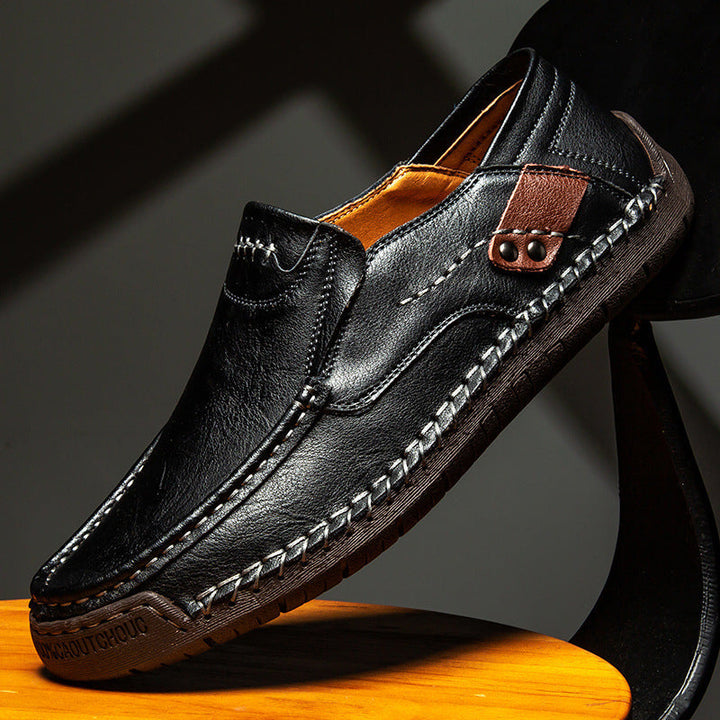 Comfortable men's hand-stitched leather shoes with orthopedic features for improved foot health