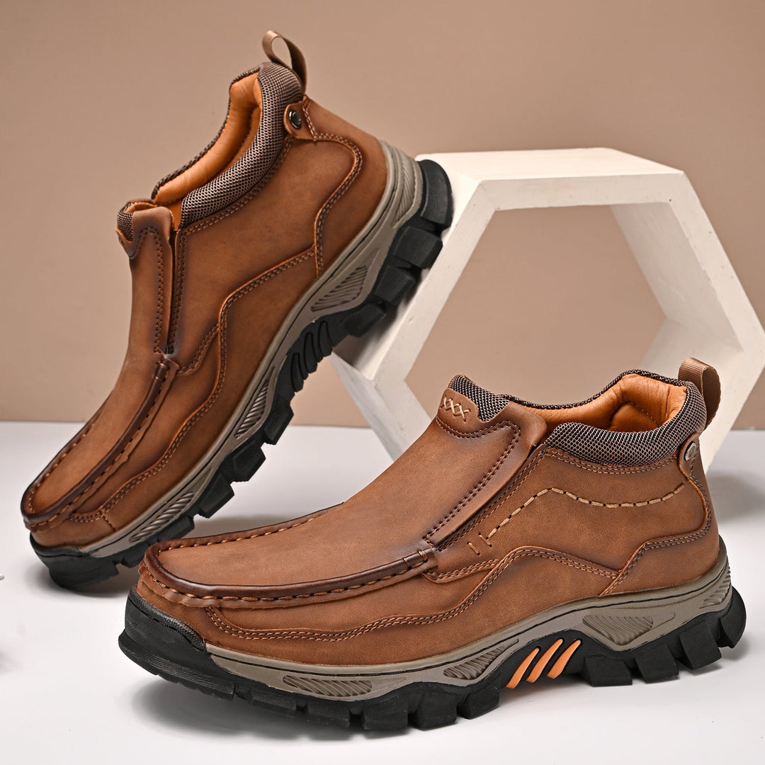 Supportive men's orthopedic boots, comfort sole, ideal for daily wear and foot health