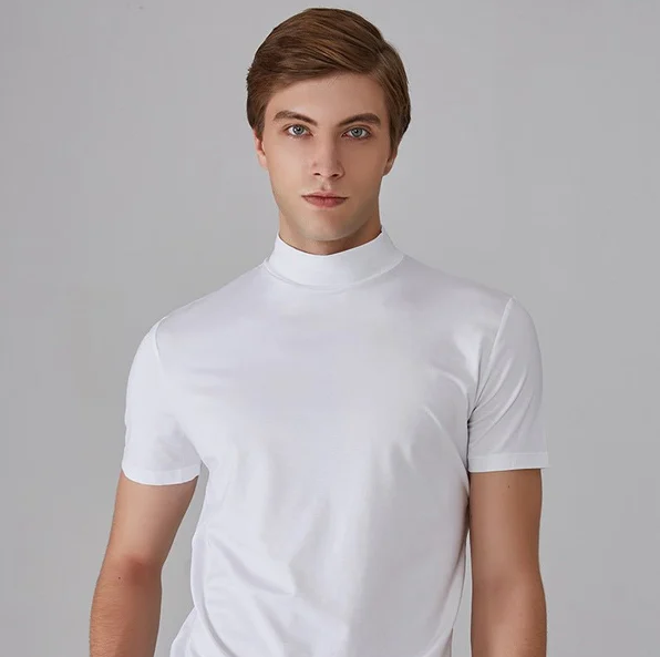 Running top: Men's athletic turtleneck shirt, moisture-wicking, ideal for gym workouts, activewear & outdoor sports.