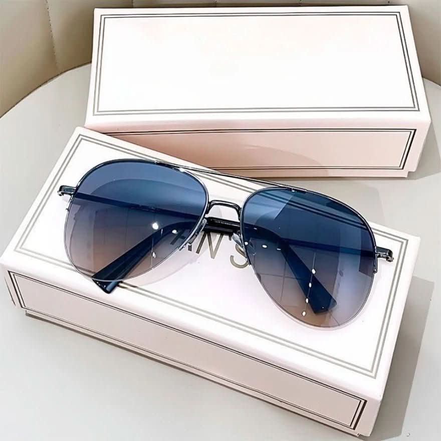 Men's pilot style sunglasses with gradient tint and UV400 eye protection. Fashionable for daily wear.