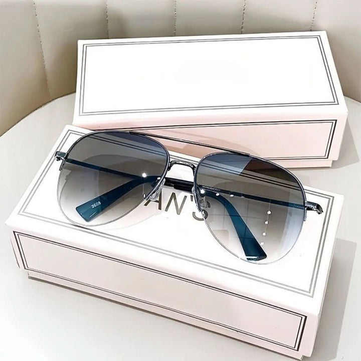 Gradient men's pilot sunglasses, providing UV400 protection. Anti-glare eyewear for outdoor activities.