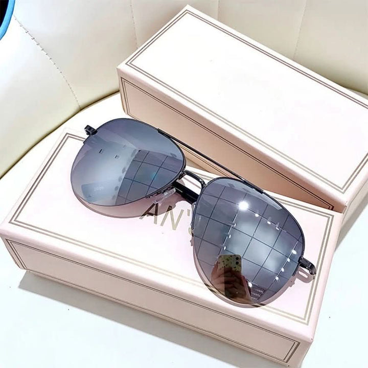 Men's stylish pilot sunglasses for driving. Gradient lenses with UV400 protection for clear vision.