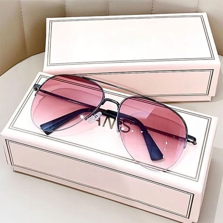 Classic men's pilot sunglasses. Gradient lenses ensure UV400 protection. Stylish accessory for any outfit.