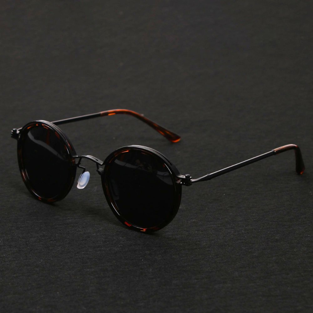 Stylish men's polarized sunglasses featuring a double bridge design, offering 100% UV protection & anti-glare.