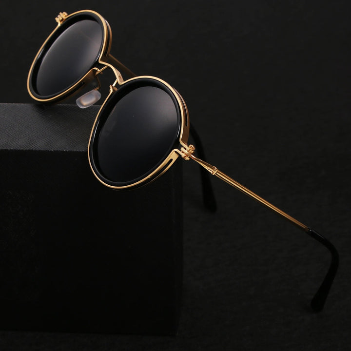 Durable men's metal frame sunglasses with polarized lenses, UV protection for clear vision & glare reduction.