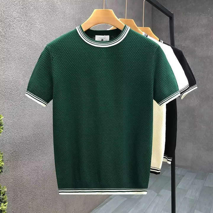 Men's premium cotton crewneck sweatshirt in a versatile color, featuring a comfortable long-sleeve design for casual wear.