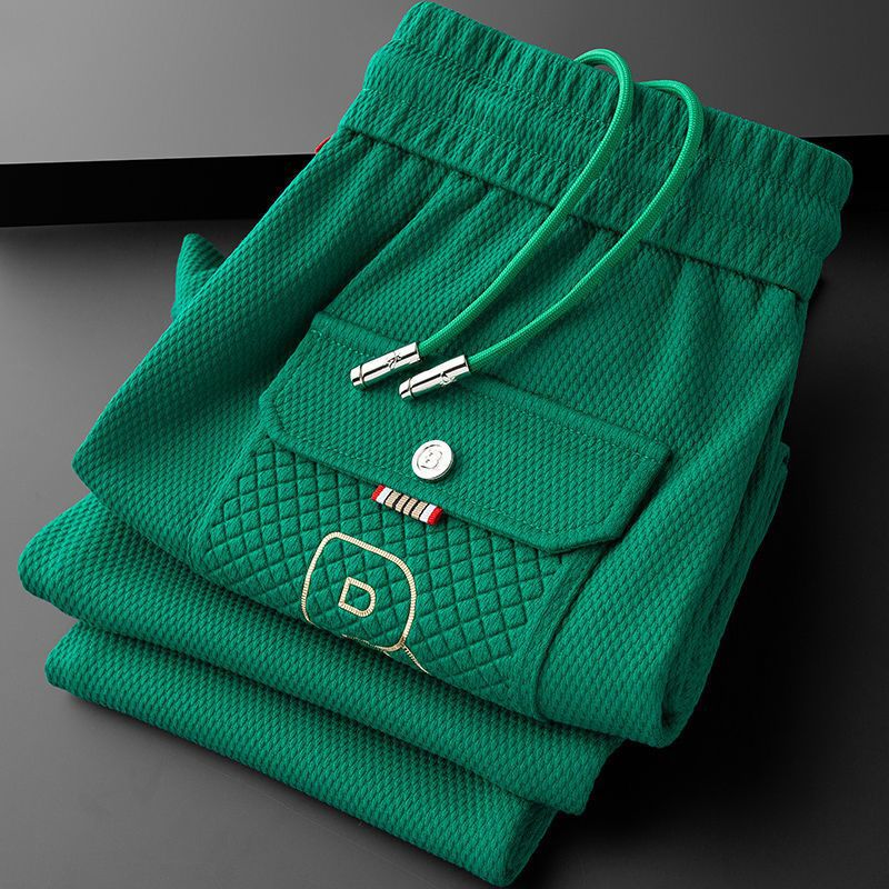 Casual men's comfort pants, ideal for everyday wear, with distinct quilted detail on leg.