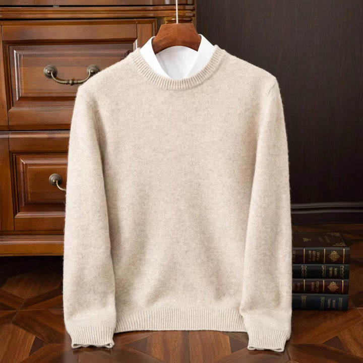 Soft men's knitwear: Redmond long-sleeve crewneck sweater, ideal for winter wear & holiday gifts.