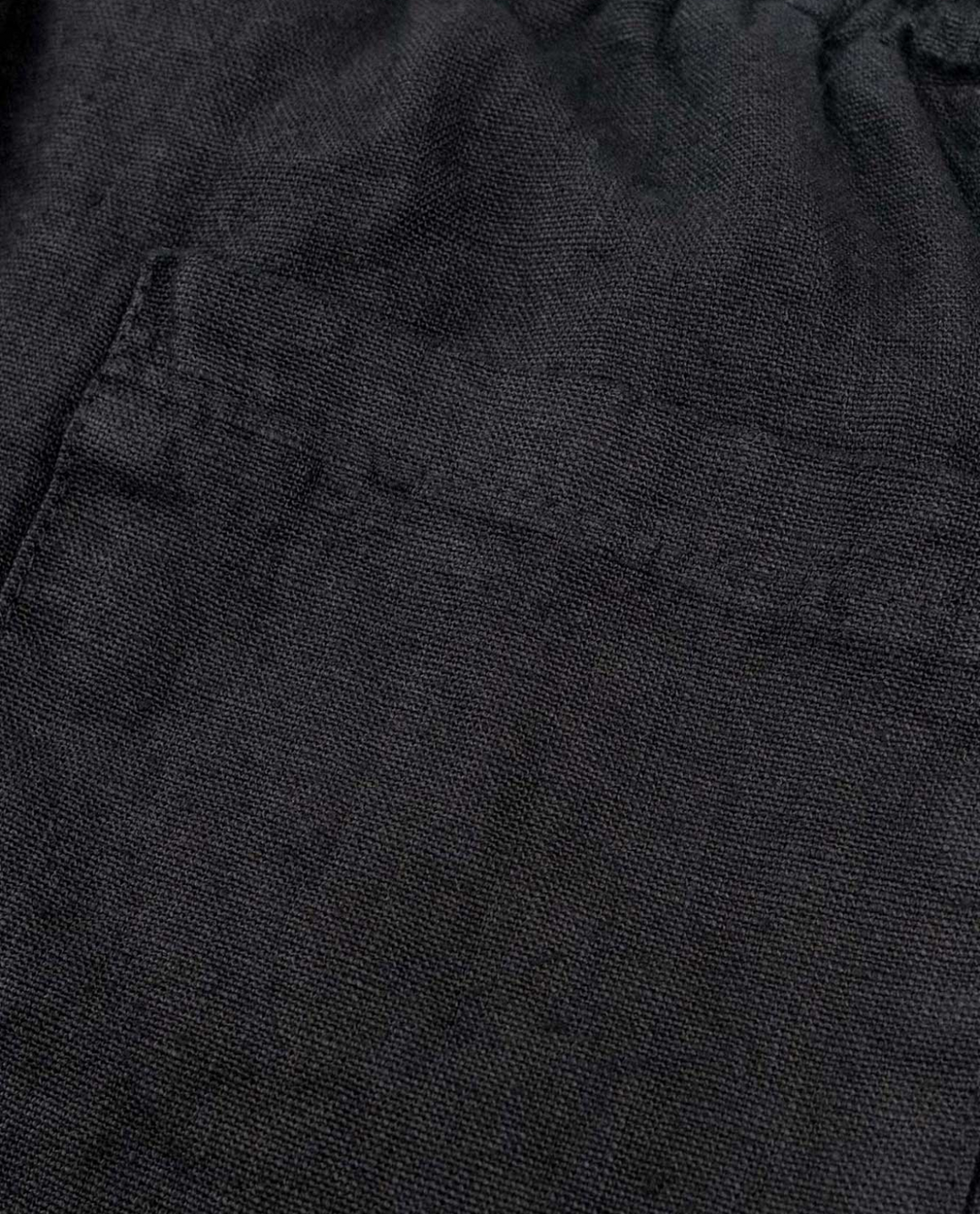 Easy-wear men's shorts, breathable with elastic drawstring, perfect for summer everyday & casual outings.