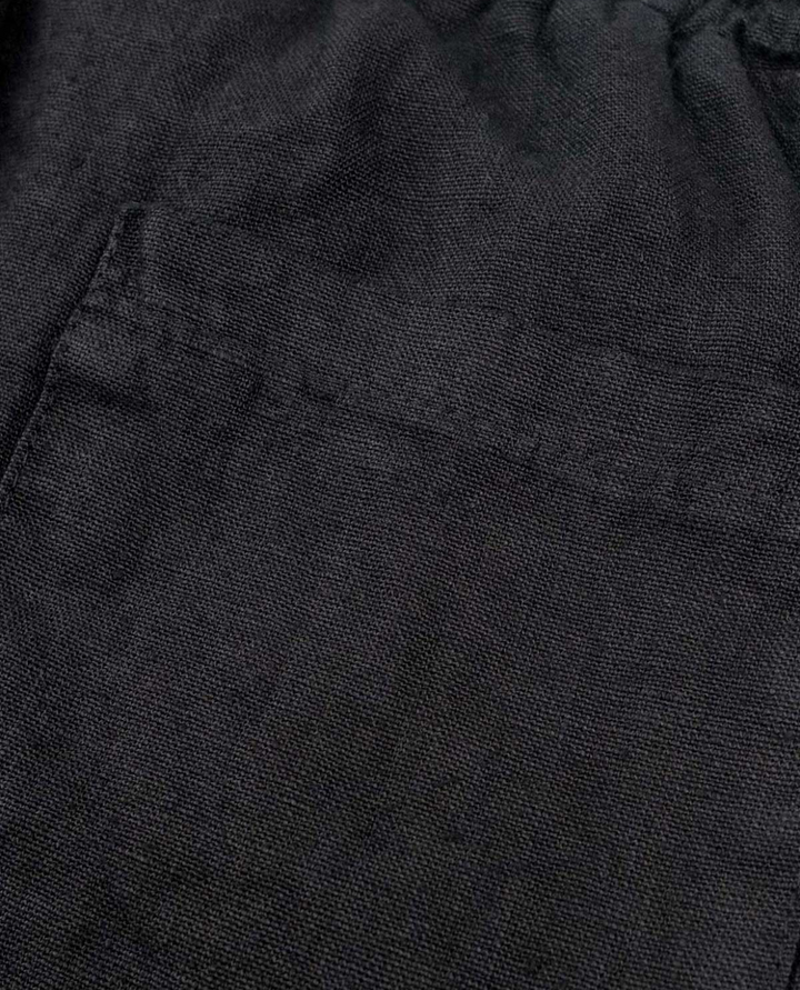 Easy-wear men's shorts, breathable with elastic drawstring, perfect for summer everyday & casual outings.