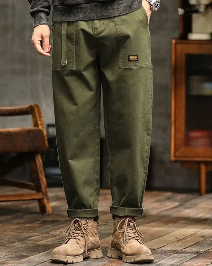 Men's relaxed fit cargo pants, comfortable and versatile for everyday wear.