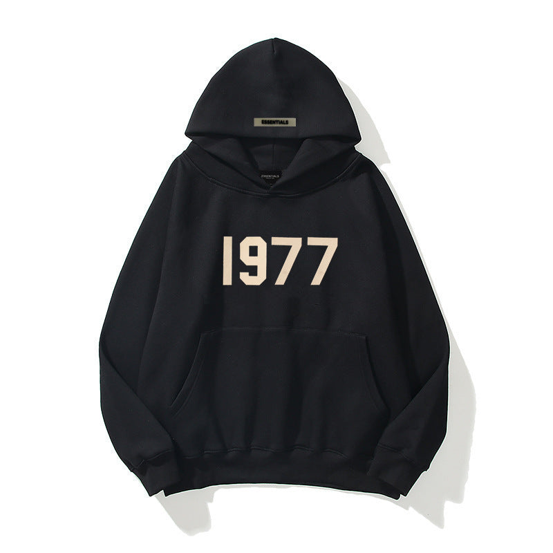 Urban style men's streetwear hoodie with bold 1977 print and comfortable raglan sleeves.