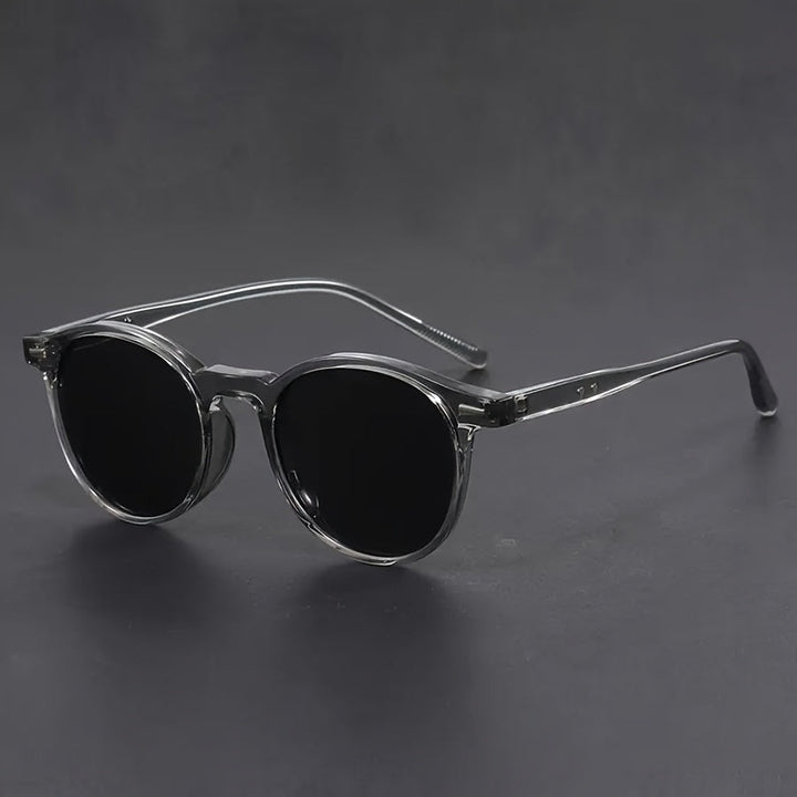 Men's retro round sunglasses in classic tortoiseshell. Vintage style eyewear for a fashionable look.
