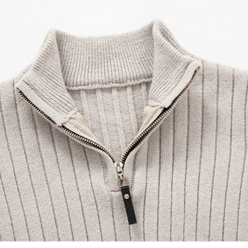 Modern men's knitwear: a comfortable ribbed half-zip pullover, ideal for everyday style.