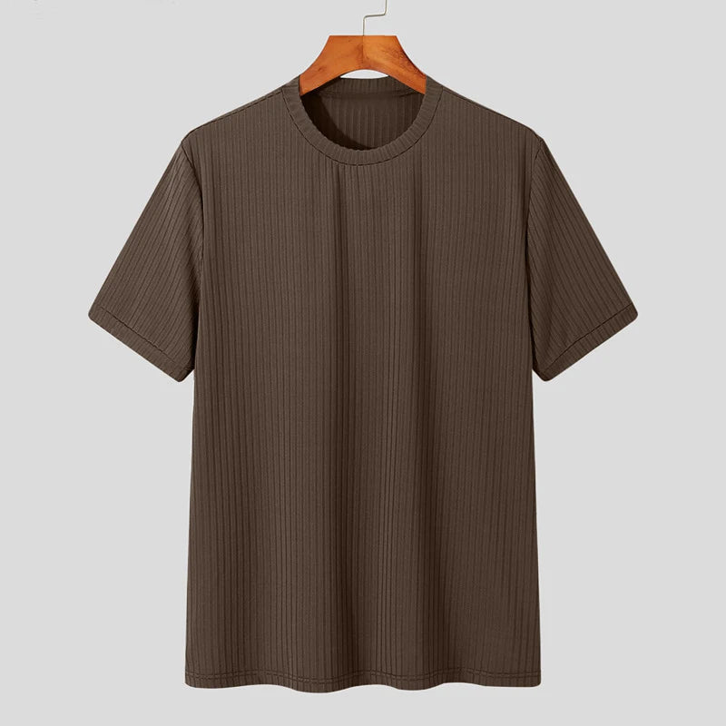 Ribbed texture men's t-shirt. Sculpted fit, tailored short sleeve o-neck for a sharp and modern style.