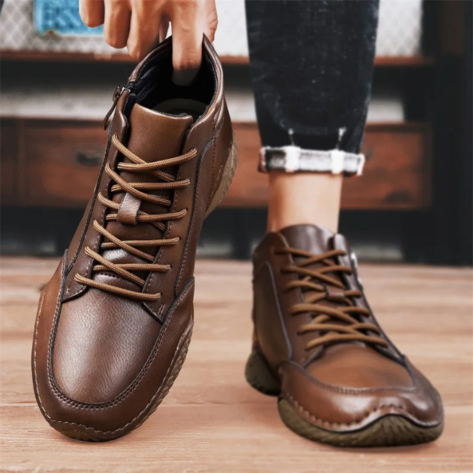 Rugged men's Rover full-grain leather ankle boots, designed for durability and everyday fashion.