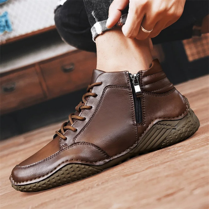 High-quality full-grain leather men's Rover ankle boots, blending ruggedness with modern style.