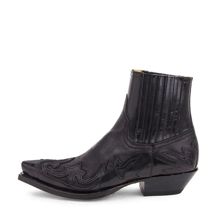 Men's rugged western ankle boots, Hoymans, with durable leather for timeless style & everyday comfort.