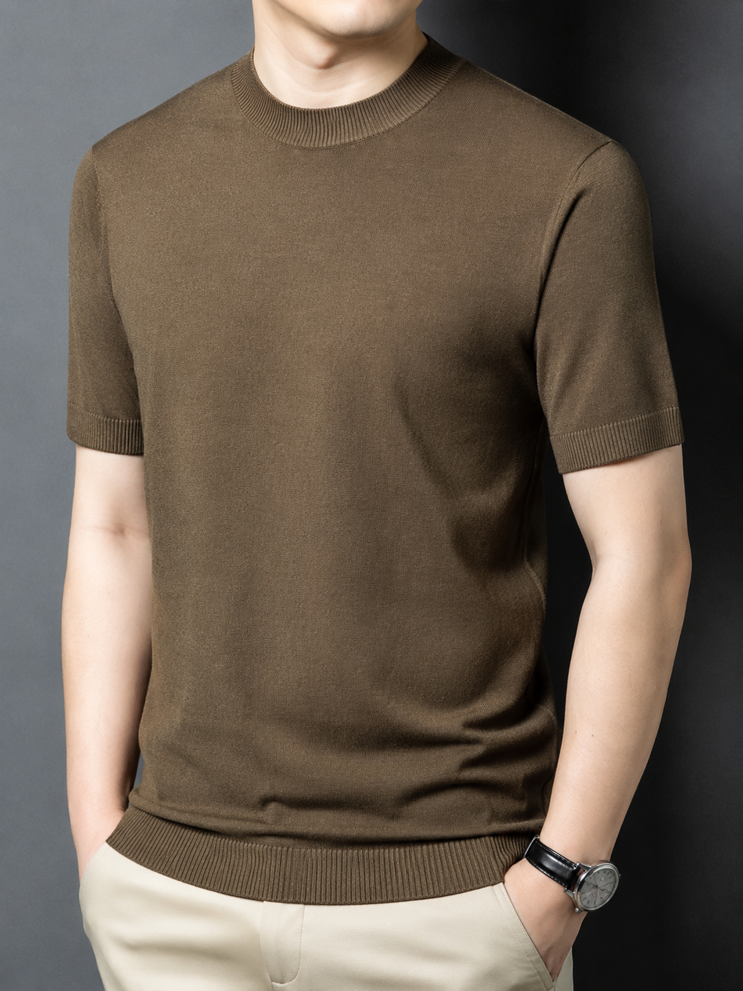 Comfortable men's mock neck t-shirt, short sleeve, slim fit, modern men's fashion.