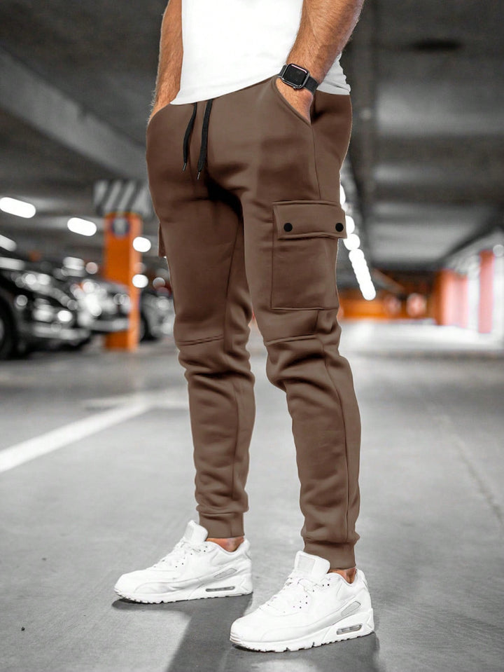 Men's everyday slim-fit trousers, comfortable joggers with a modern streetwear aesthetic.