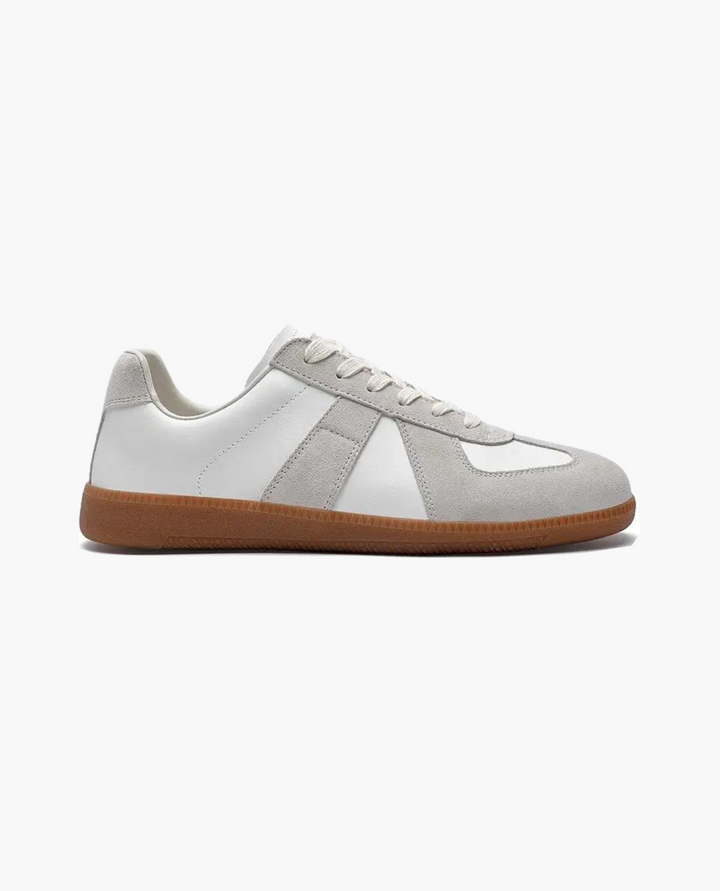 Men's smart casual low-top sneakers for everyday style & comfort. Versatile lace-up shoes for men.