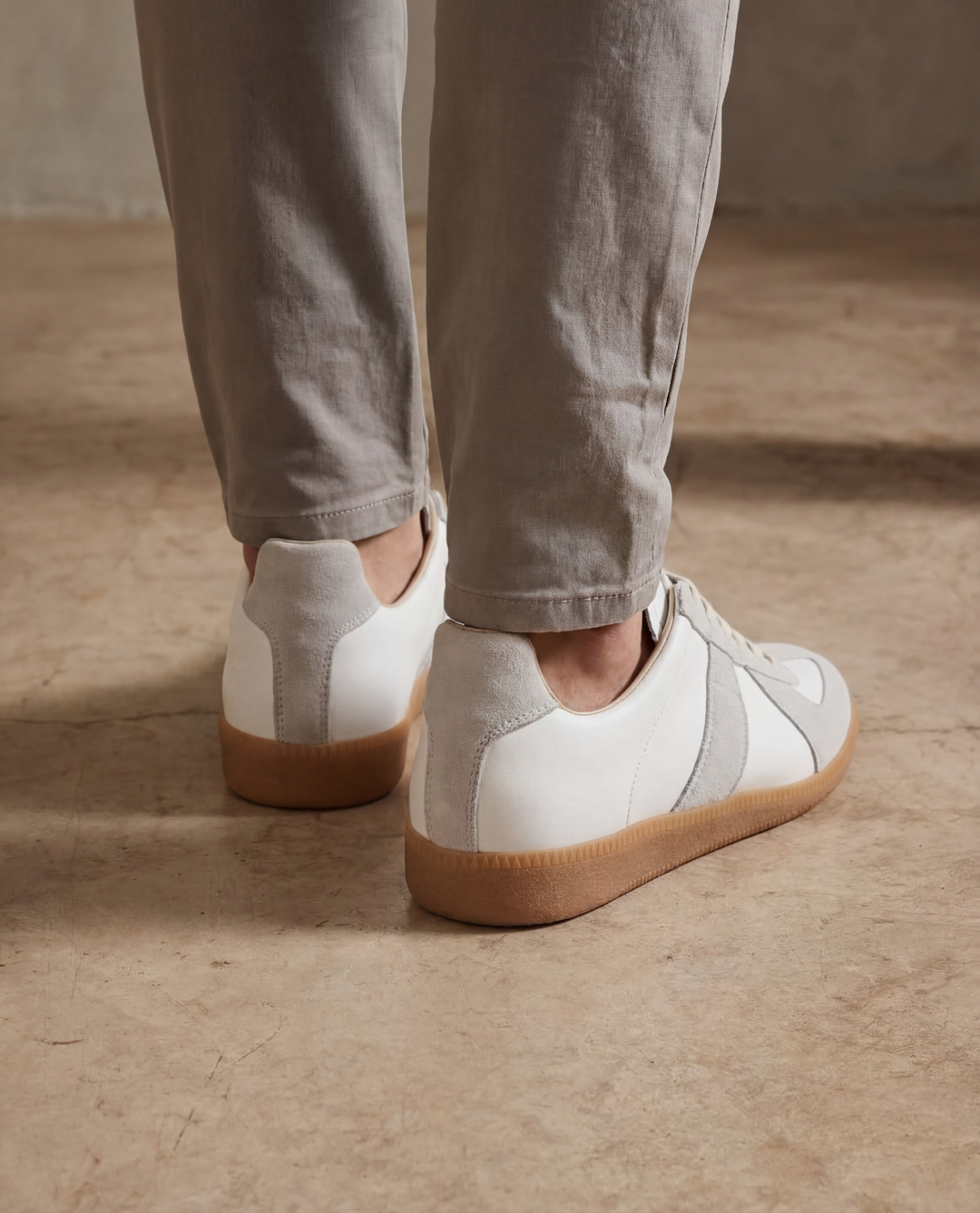 Comfortable men's low-top sneakers in a smart casual style. Essential men's shoes for daily wear.