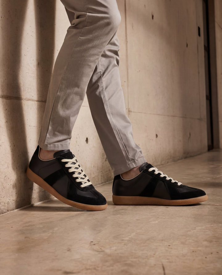 Versatile men's lace-up sneakers. Smart casual low-top design, offering timeless style & everyday comfort.