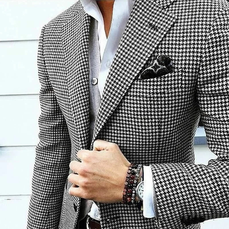 Men's striped blazer with notch lapel & button closure. Versatile for formal, casual, or business attire.