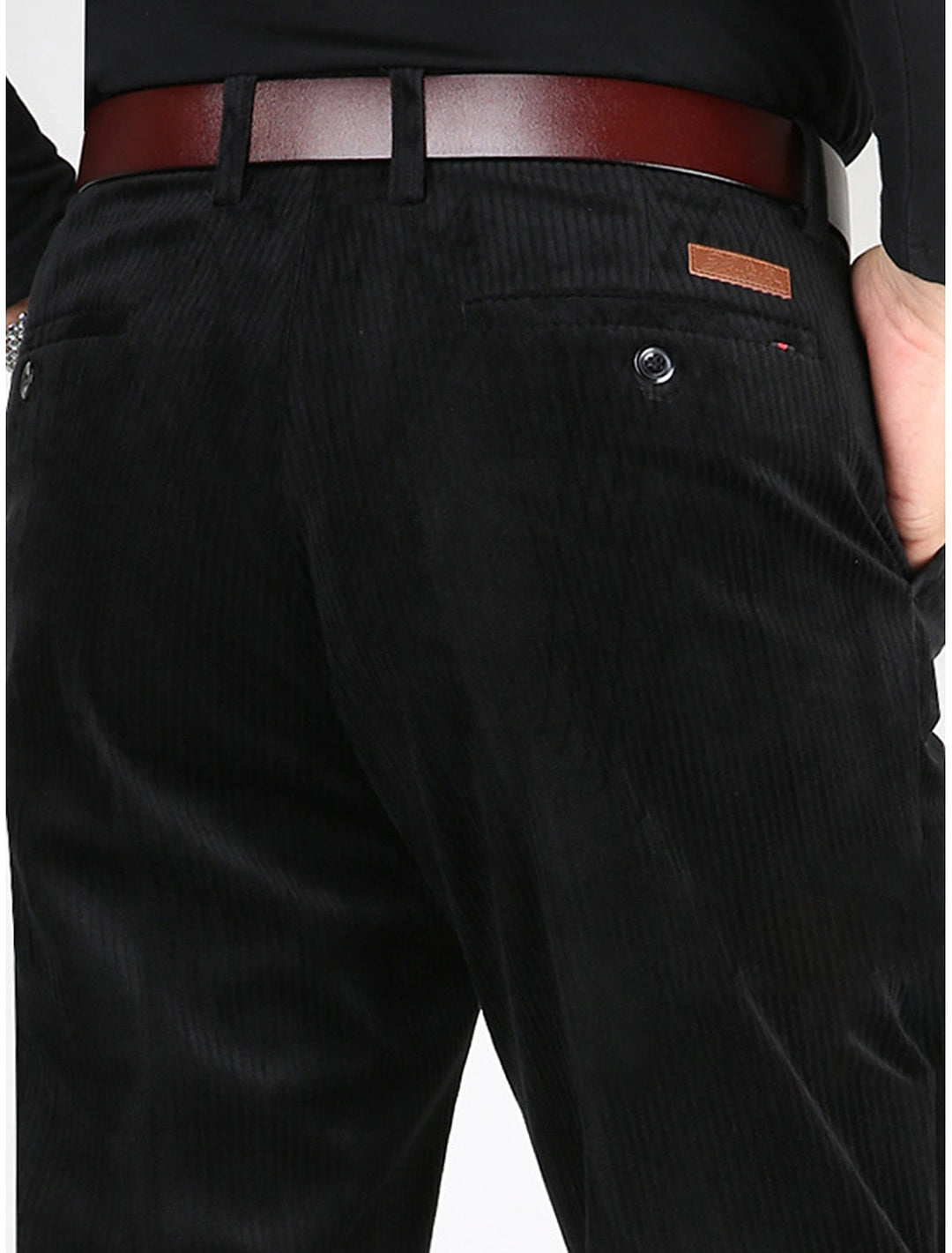 Versatile men's ribbed pants, structured for a modern look & relaxed everyday comfort. Ideal casual wear.