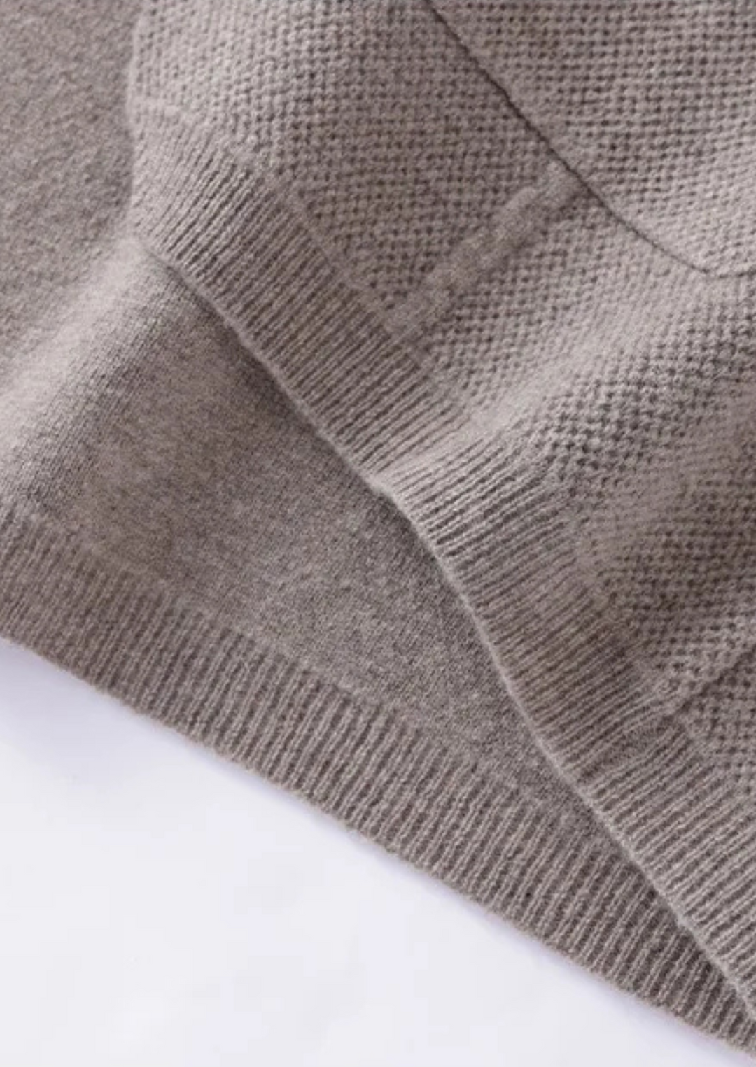 Elegant men's collar cardigan sweater, perfect for versatile layering. Features a button-up front and front pockets.