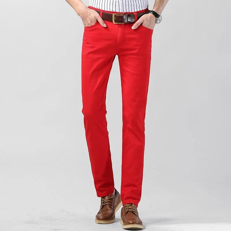 Modern men's fashion: stylish colored casual trousers with a comfortable regular fit.