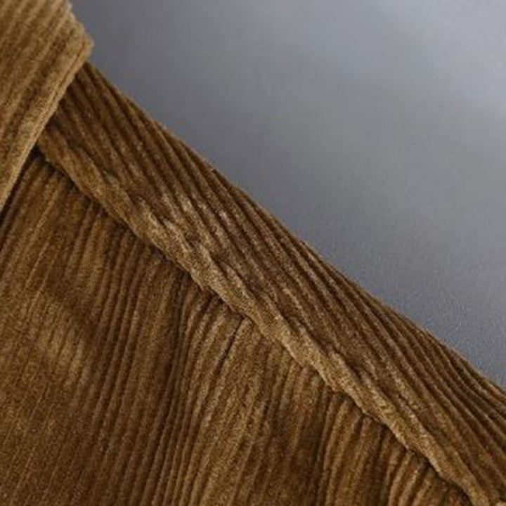 Durable men's corduroy jacket. A stylish, warm classic for casual autumn and winter outfits.