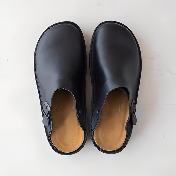 Men's supportive comfort slippers, ideal indoor shoes with foot support for home relaxation.