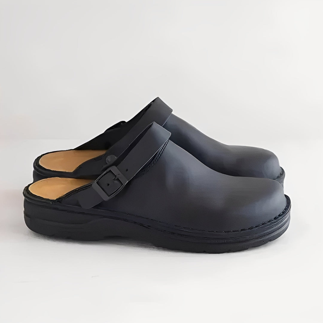 Men's comfort house slippers with a removable insole, perfect indoor footwear for casual wear.