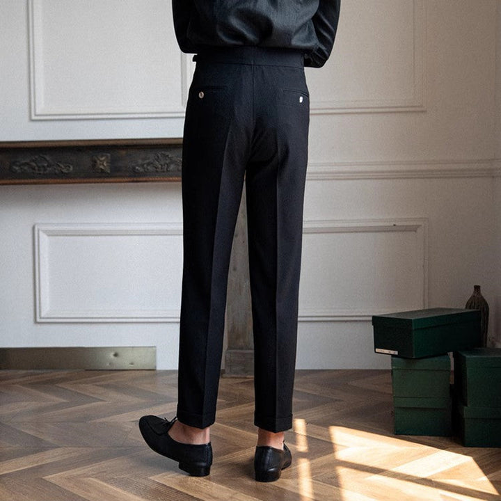 Modern men's fashion: tailored high-waist pleated trousers, perfect for smart casual outfits.