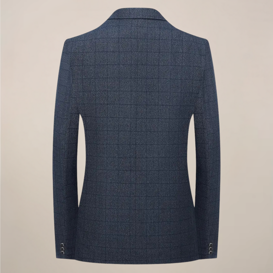 Stylish men's plaid blazer, a tailored check jacket offering a sophisticated look for modern men's fashion.