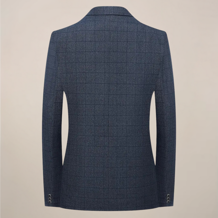 Stylish men's plaid blazer, a tailored check jacket offering a sophisticated look for modern men's fashion.