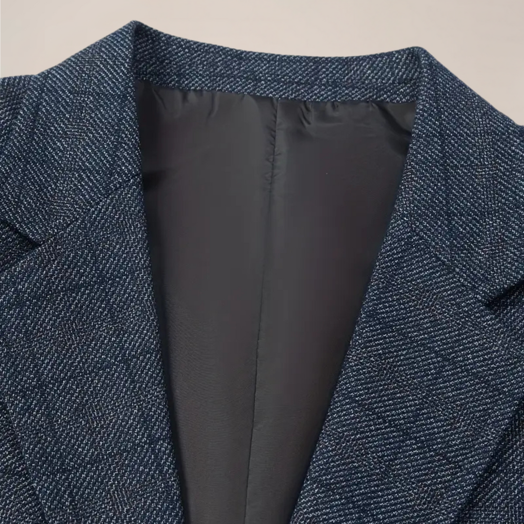 Classic men's plaid blazer with a tailored check pattern, ideal for a refined and versatile smart style.