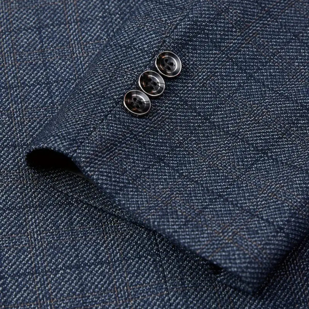 High-quality men's tailored plaid blazer. This check jacket offers a sophisticated and smart look for any occasion.
