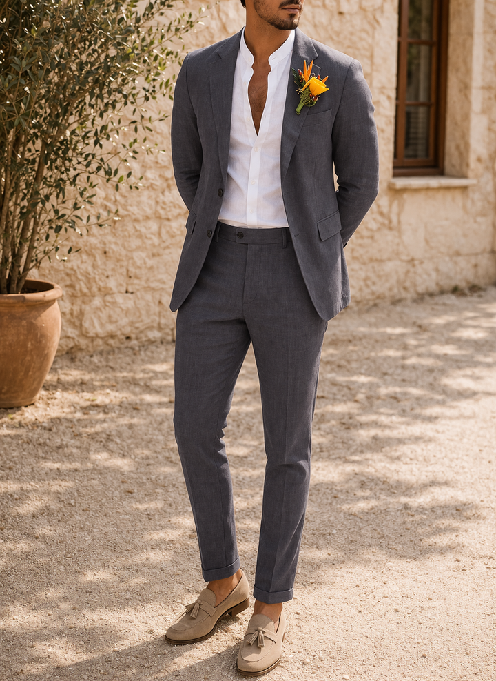 Stylish men's formal tailored wedding suit, a sophisticated two-piece for grooms & special event fashion.
