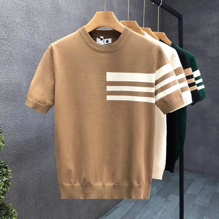 Stylish men's crewneck pullover sweater, crafted for ultimate comfort & tailored fit. Ideal for casual occasions.