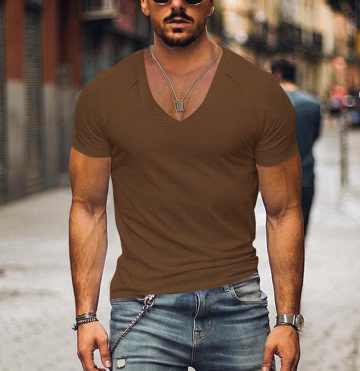 Stylish men's V-neck t-shirt for casual wear, a comfortable short sleeve top for everyday fashion.