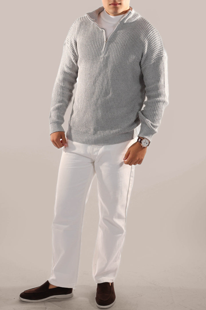 Modern men's fashion: smart casual half-zip jumper, a versatile knitted sweater for everyday style.