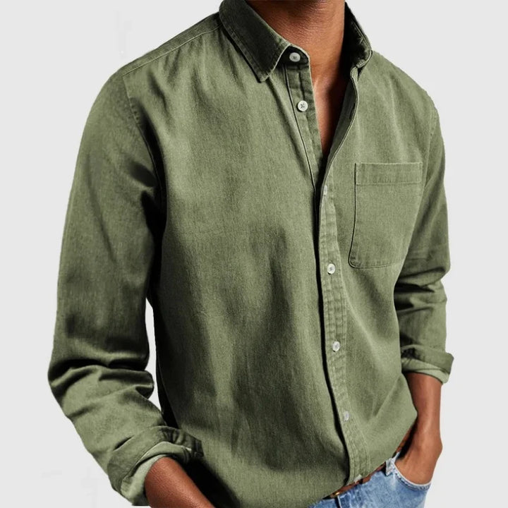 Stylish men's vintage casual button-up, long sleeve, relaxed fit, ideal for modern fashion trends.
