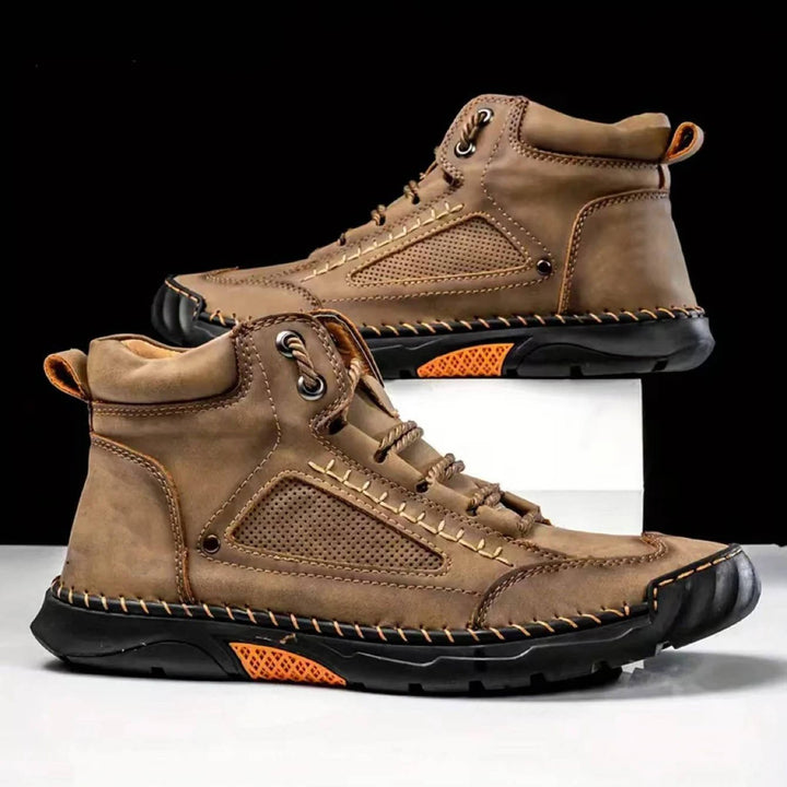 Adventure men's boots, waterproof and comfortable for long outdoor trails.