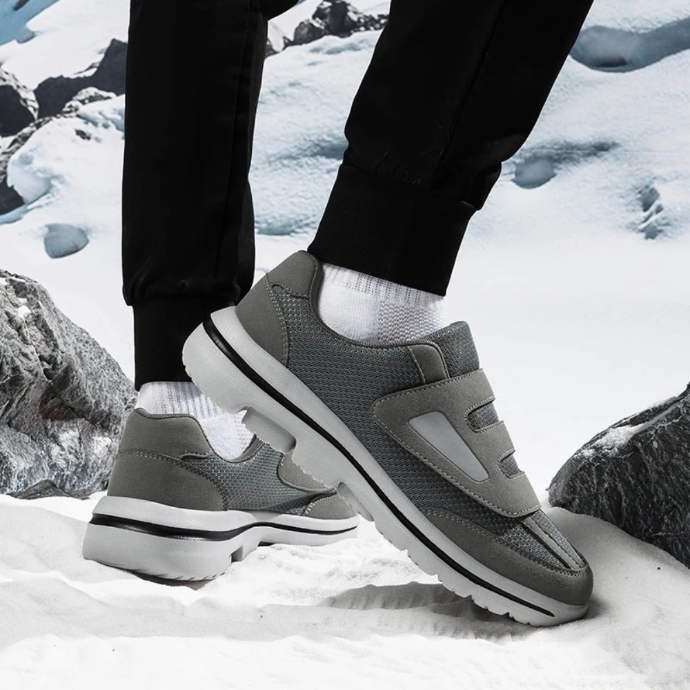 Non-slip sole of men's orthopedic walking shoes, providing stable support and comfort for wide feet.